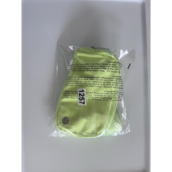 New Lululemon Everywhere Belt Bag Neon Adjustable Strap FZAP NWT - Picture 9 of 9